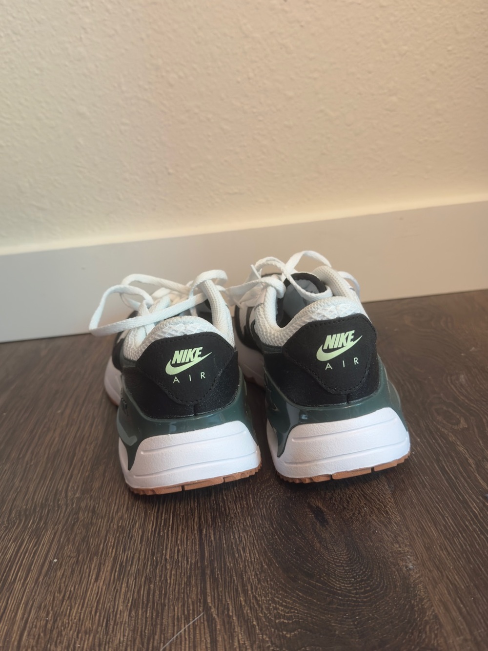 Nike Kids/Women White Black Green Air Max Sneakers - Picture 2 of 5